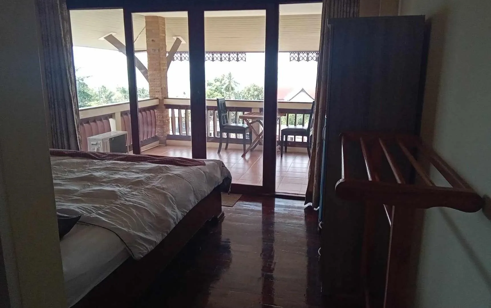 Ko LantaDaeng Houseアパートメント アパート Ko Lanta